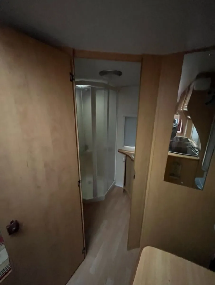 Caravan - Image 2