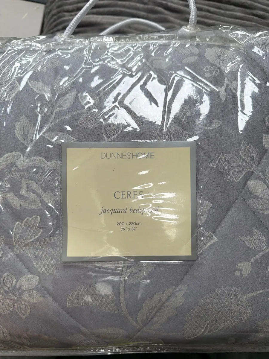 Bedspread - Image 1