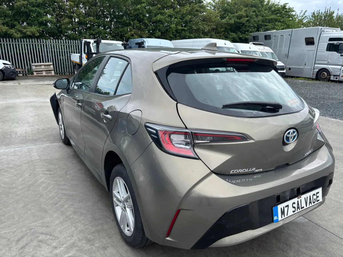 19 Corolla Luna Hybrid 23km Drives V clean - Image 4