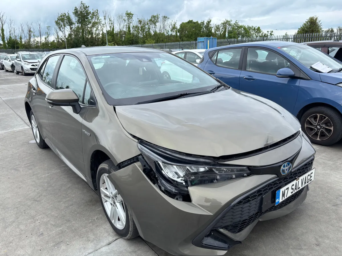 19 Corolla Luna Hybrid 23km Drives V clean - Image 2