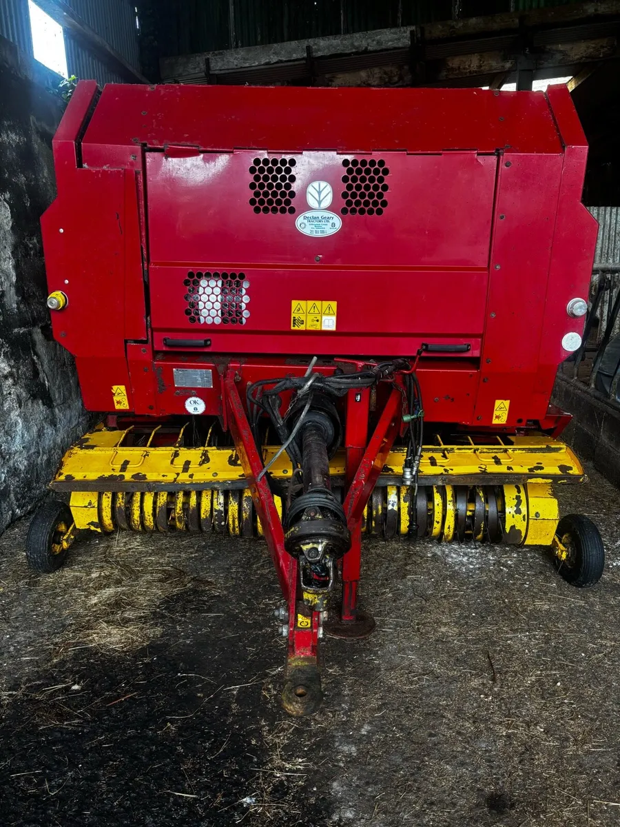 New Holland Round Baler - Image 1
