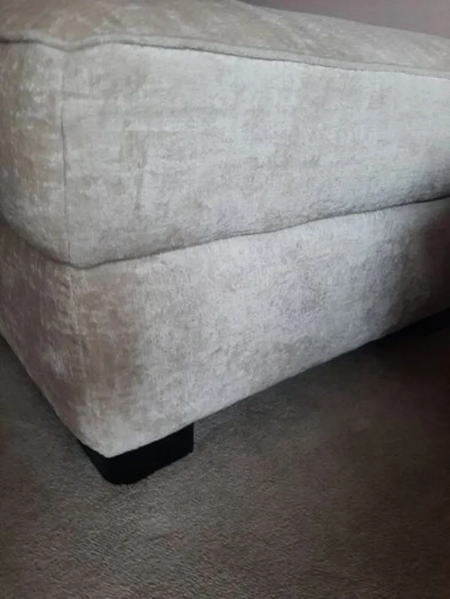 Cream fabric upholstered footstool with storage - Image 3
