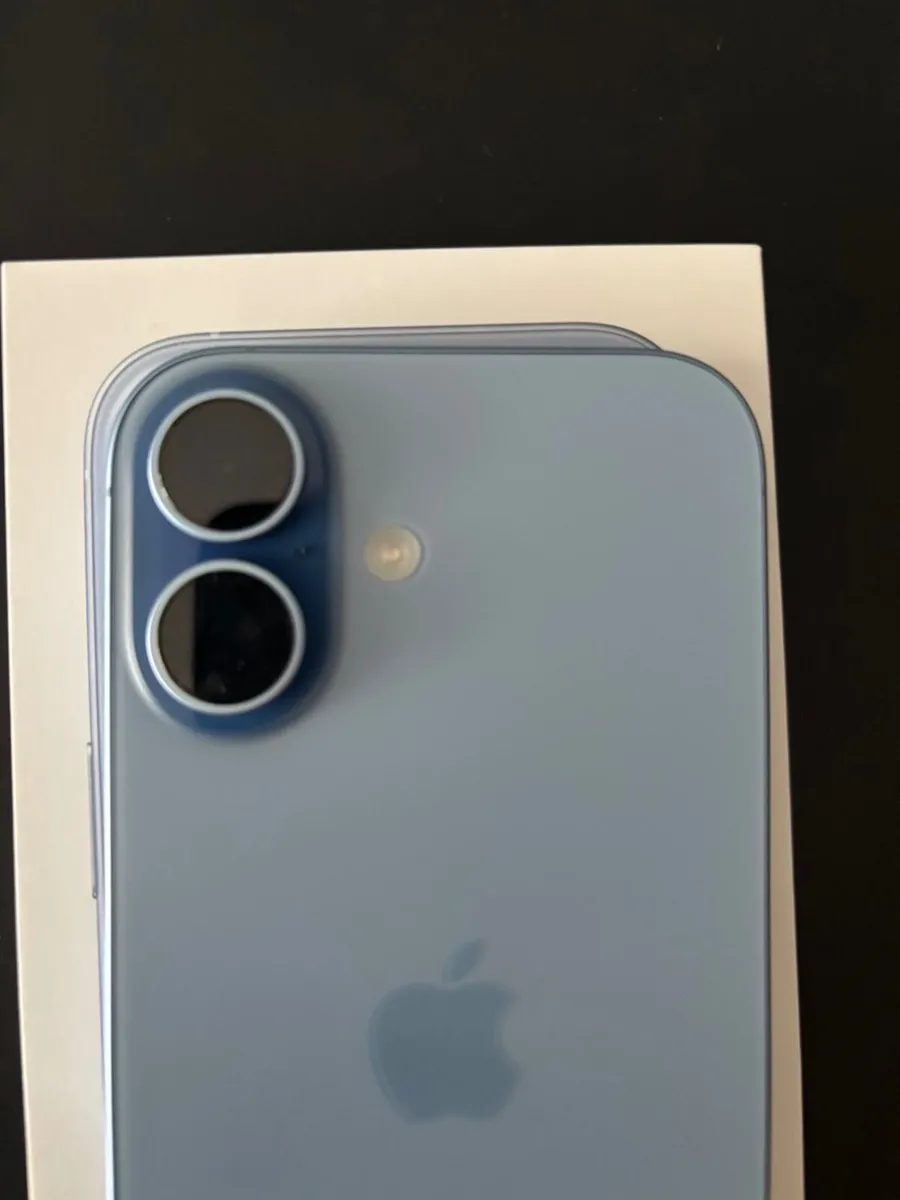 iPhone 17 brand new - Image 3