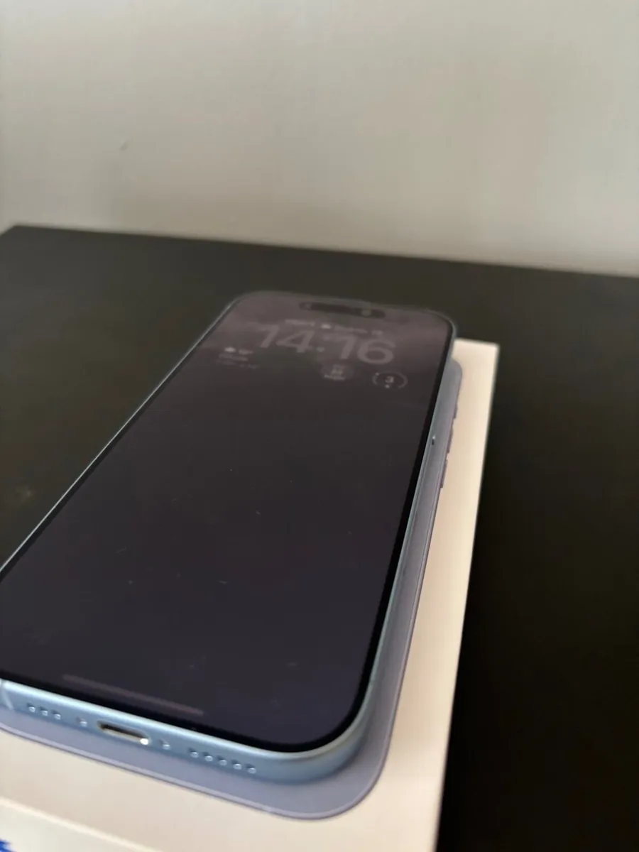 iPhone 17 brand new - Image 4