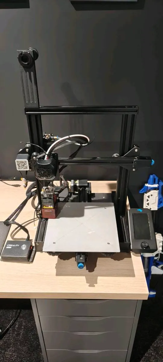 Creality Ender 3 v2 + Lazer engraver kit - Image 1