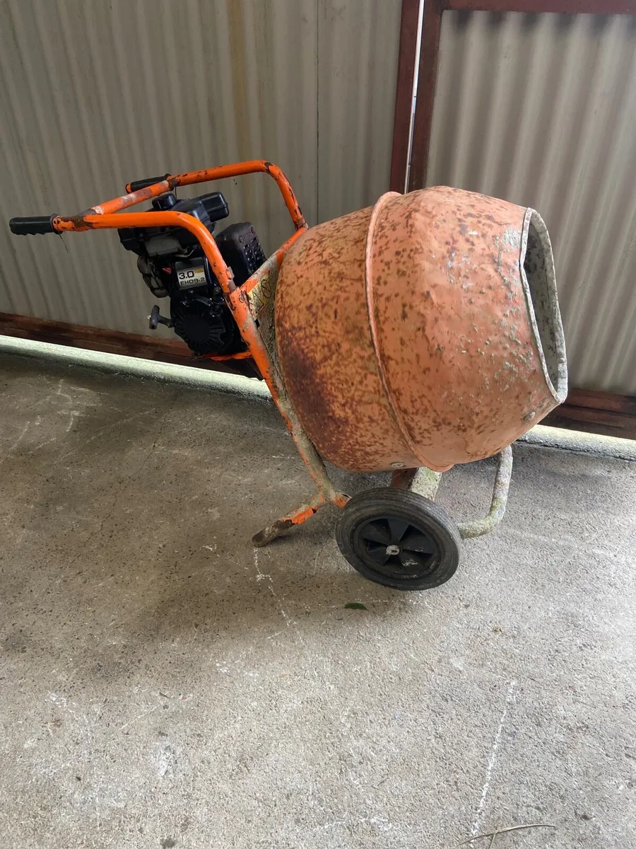 Petrol cement mixer - Image 1
