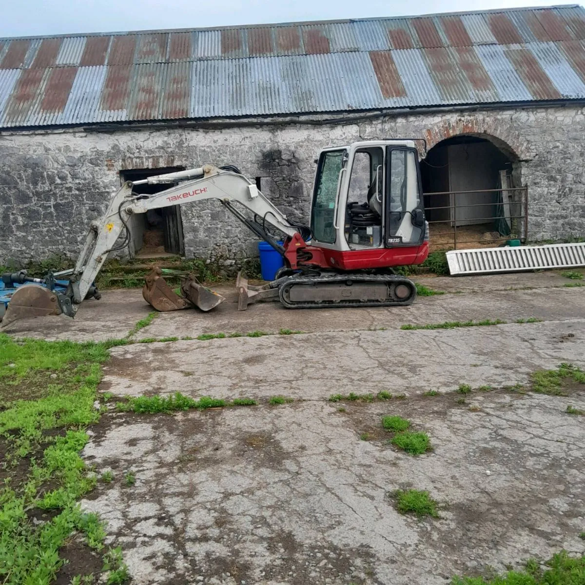 3.5 ton mini digger and driver for hire - Image 1