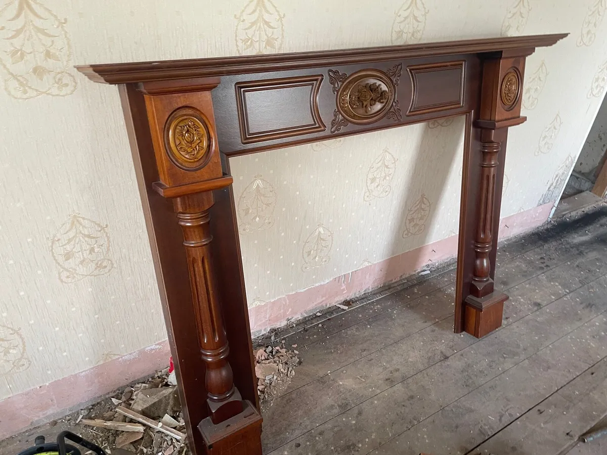 Fire mantle piece and surround. - Image 1