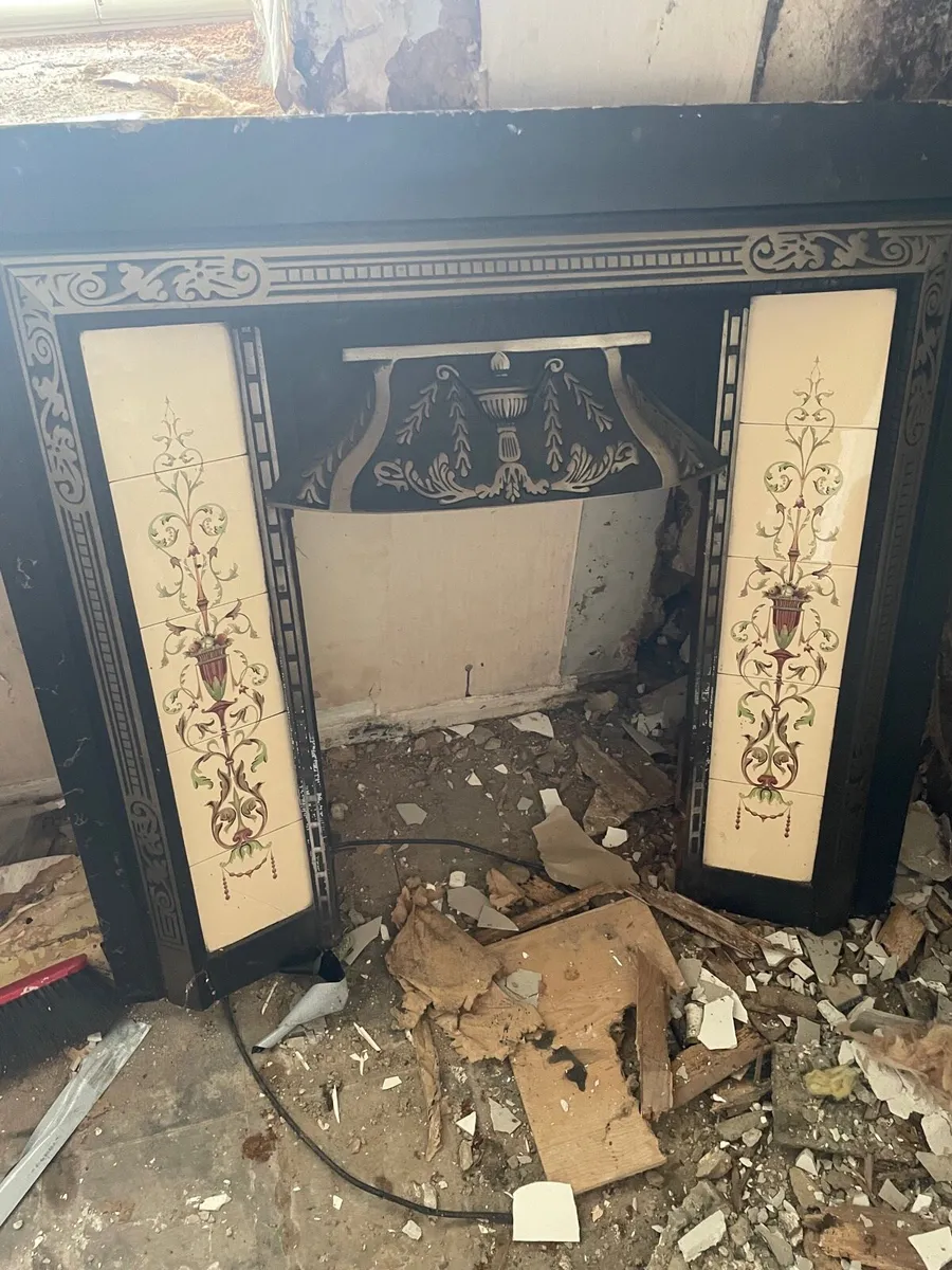 Fire mantle piece and surround. - Image 3