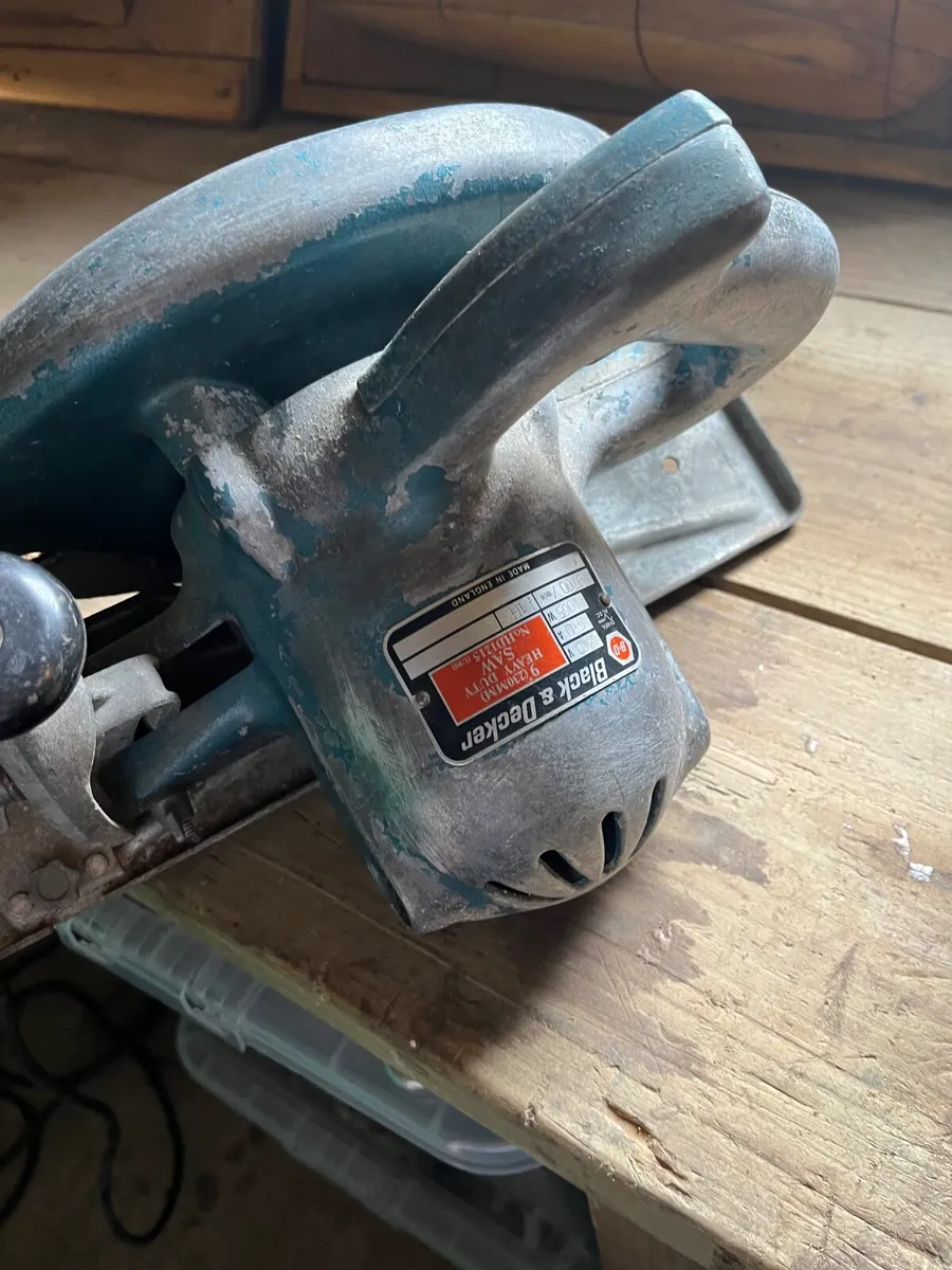 Heavy duty Black & Decker circular saw - Image 3