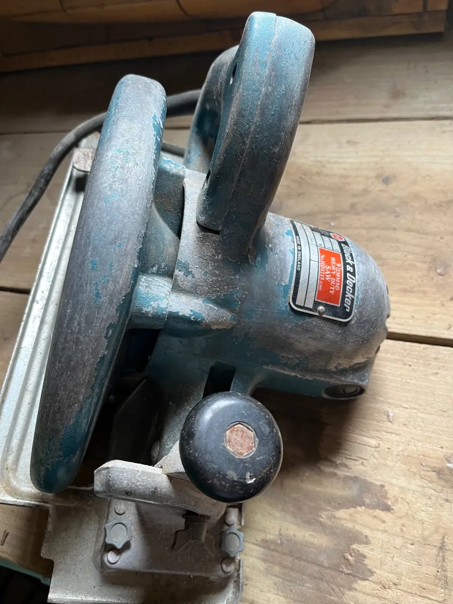 Heavy duty Black & Decker circular saw - Image 2