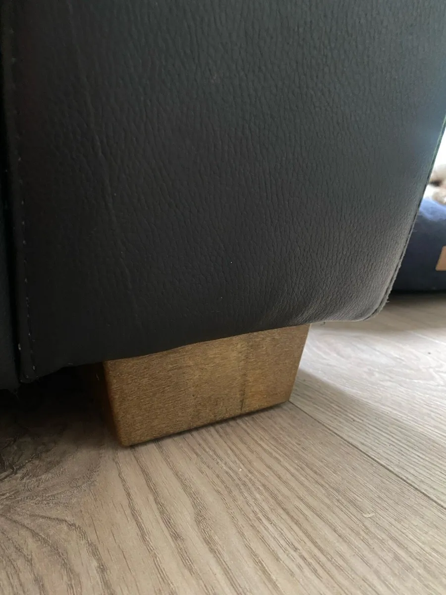 Black leather couch - Image 4