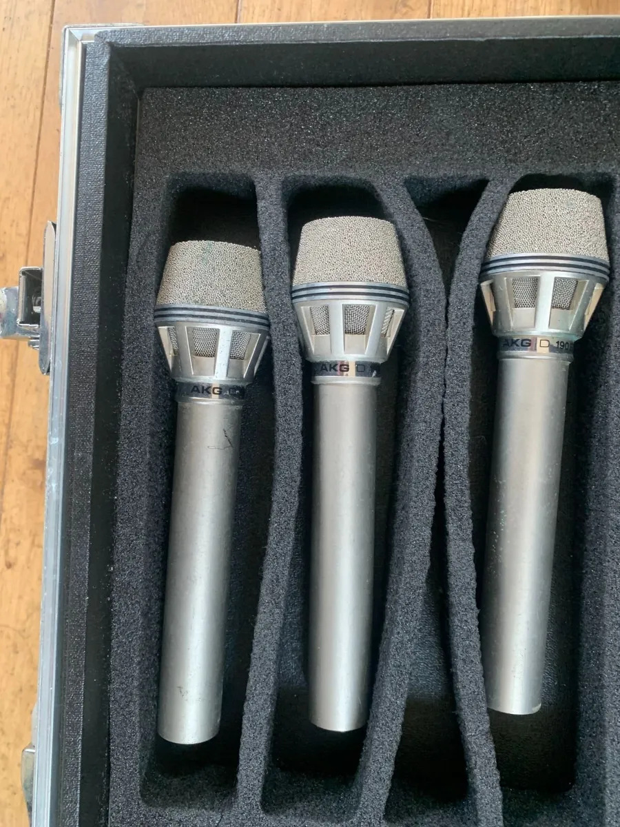 3 x AKG D 190E Vintage Microphones - Image 1