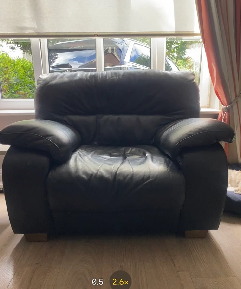 Black leather couch - Image 3