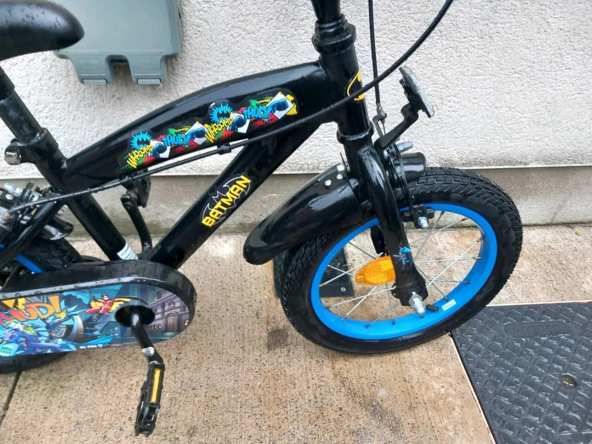 Kids batman bike size 14 inch wheels. - Image 4