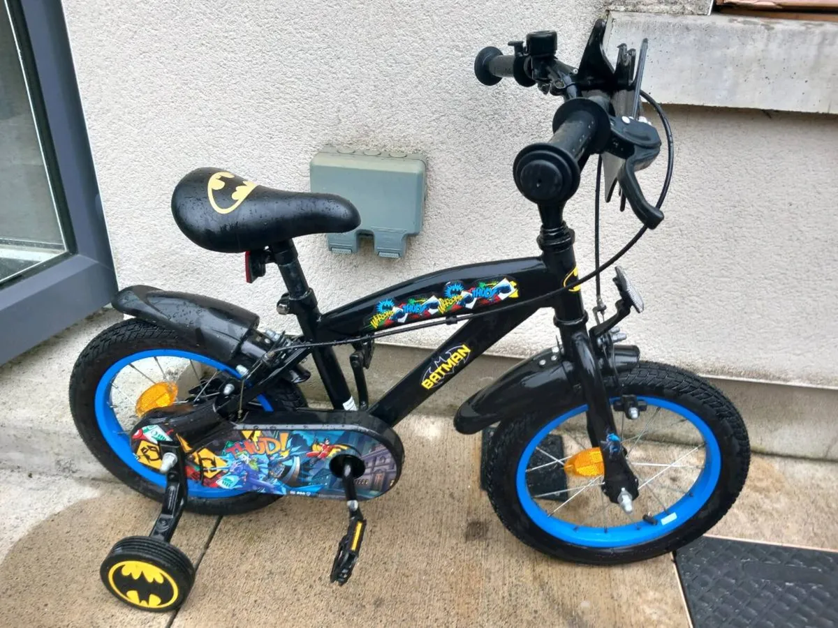 Kids batman bike size 14 inch wheels. - Image 2