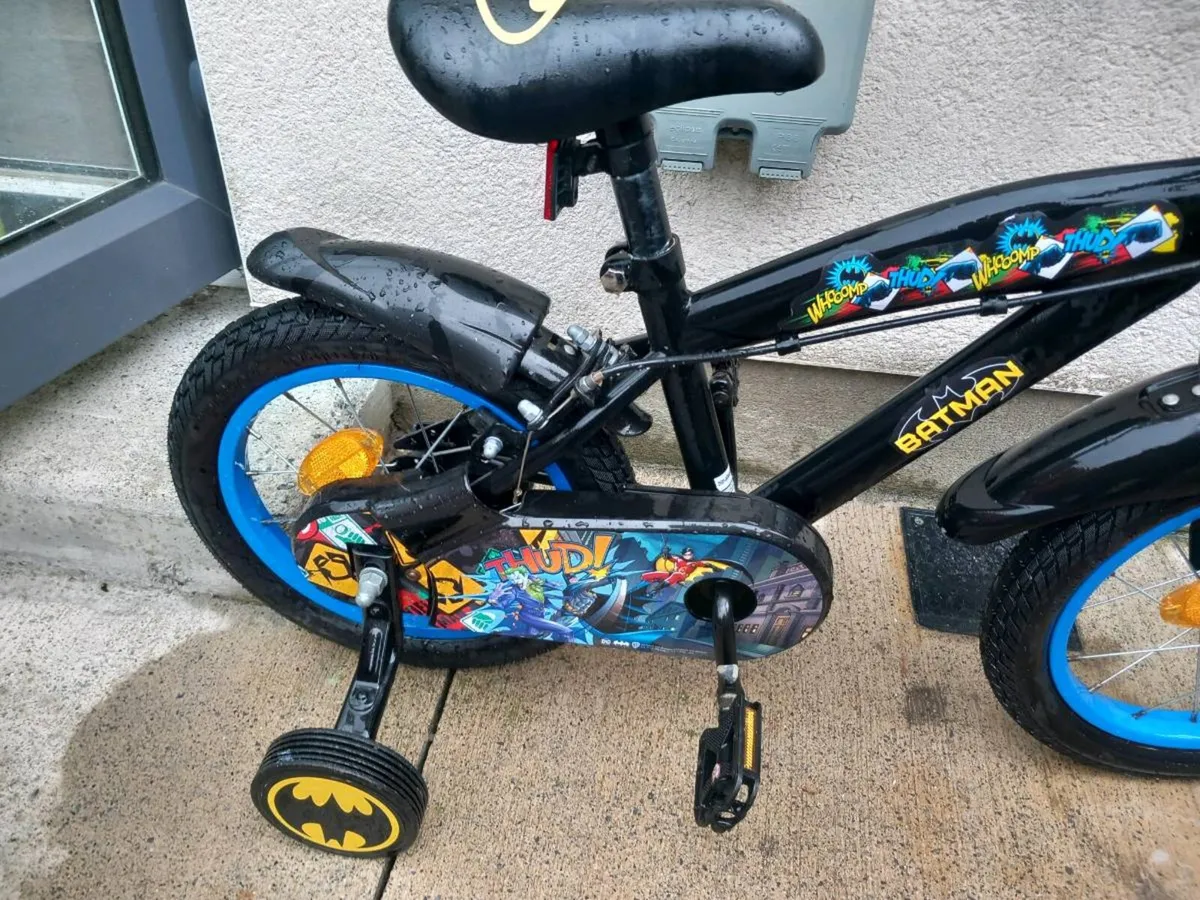 Kids batman bike size 14 inch wheels. - Image 3