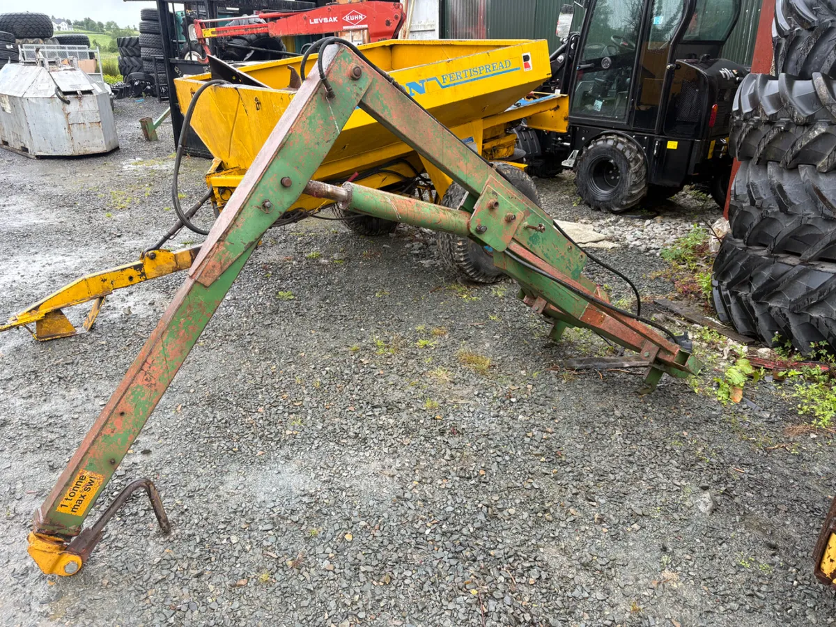 Fertiliser lifter - Image 1