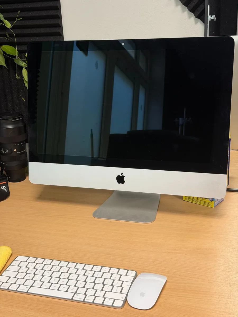 Apple iMac Retina 4K 21.5” 32gb Ram, 1TB - Image 1