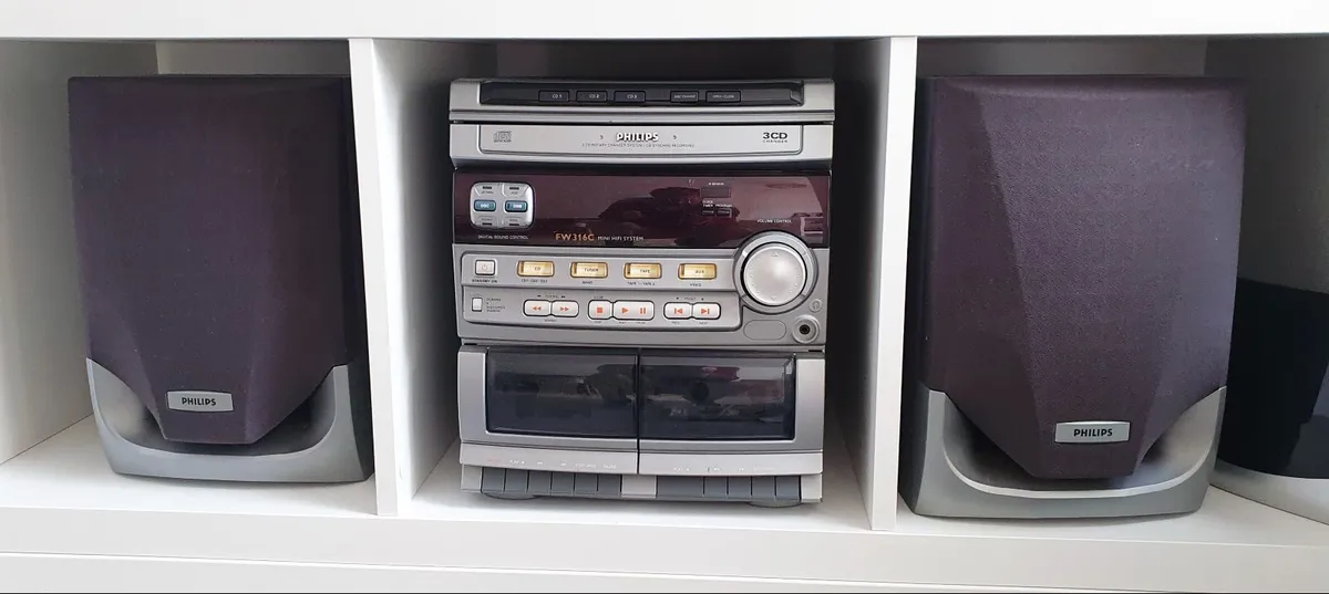 Philips FW316C Vintage 3-CD Hi-Fi with Remote - Image 1