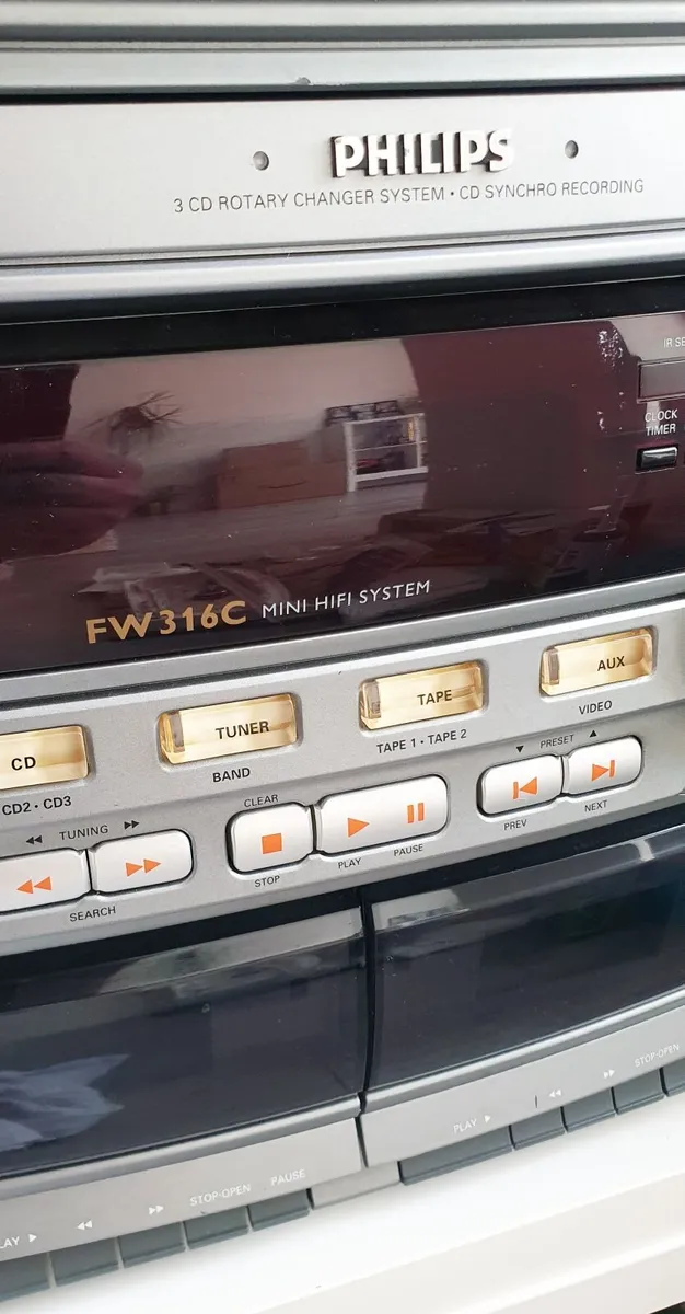 Philips FW316C Vintage 3-CD Hi-Fi with Remote - Image 3