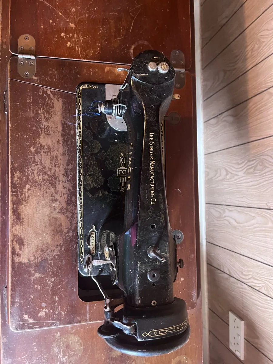 SINGER SEWING MACHINE - Image 4