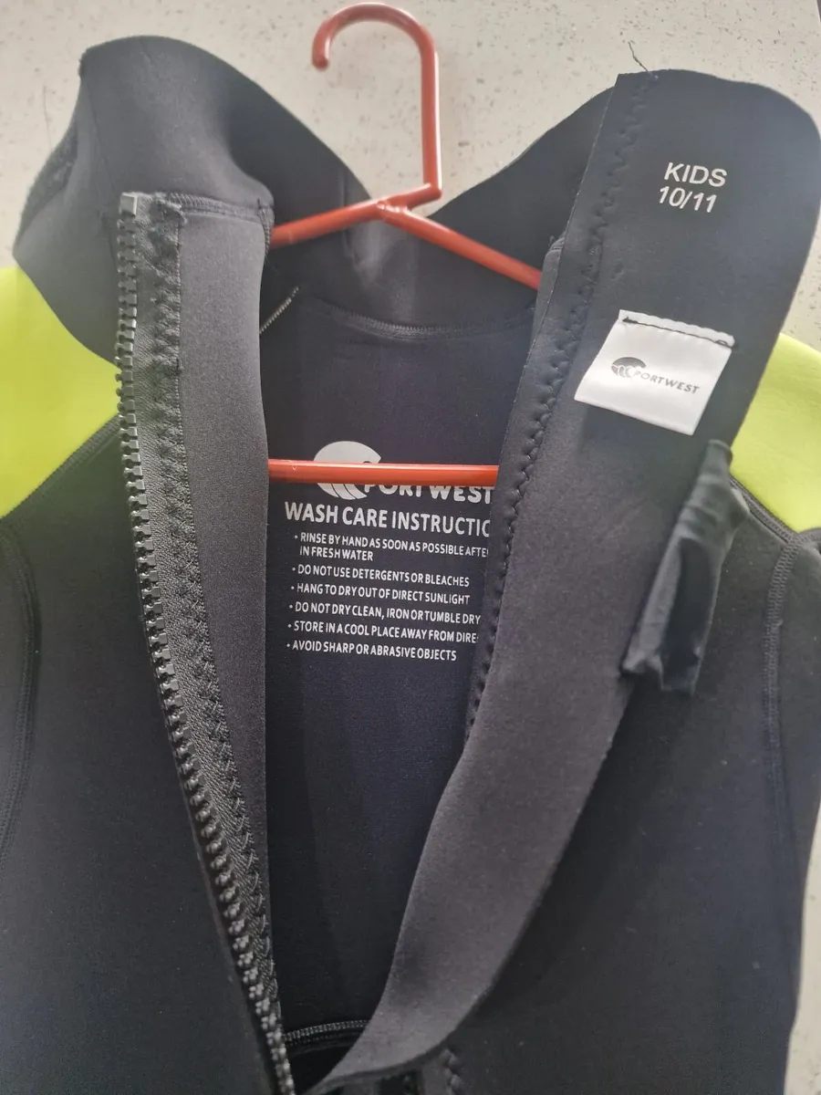 Kid's long sleeve/leg wetsuit 10/11 - Image 2