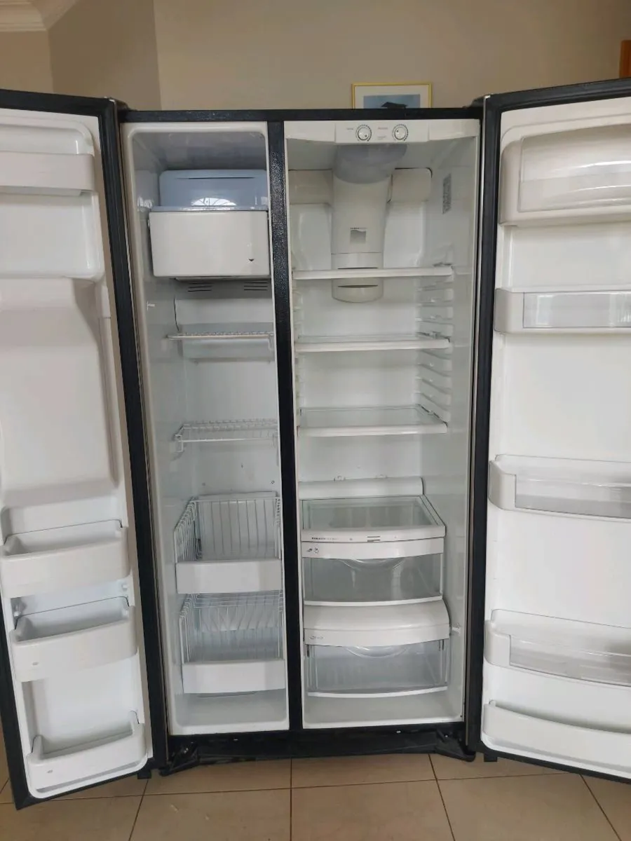 GE American Fridge Freezer - Image 4