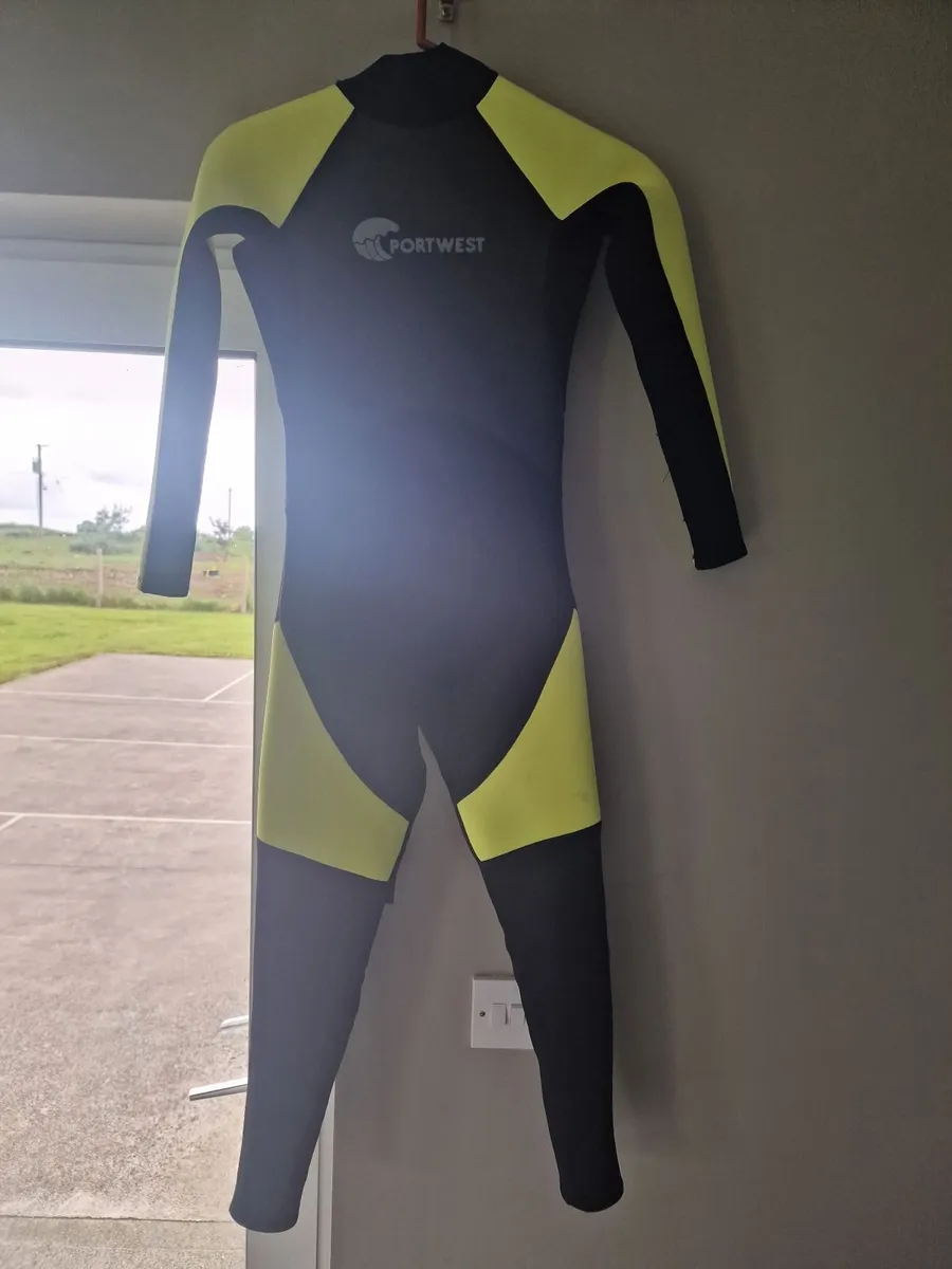 Kid's long sleeve/leg wetsuit 10/11 - Image 4