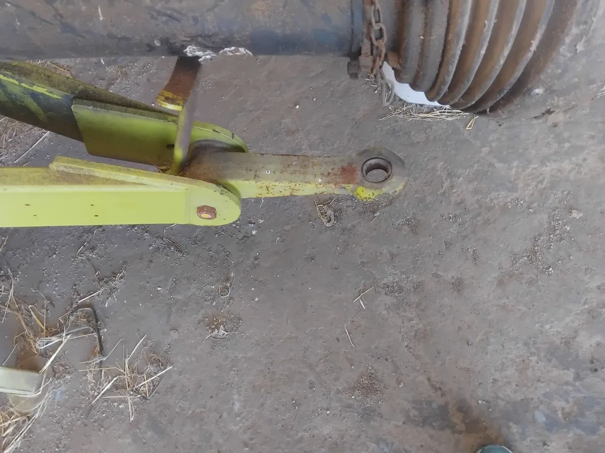 Claas 254 baler - Image 3