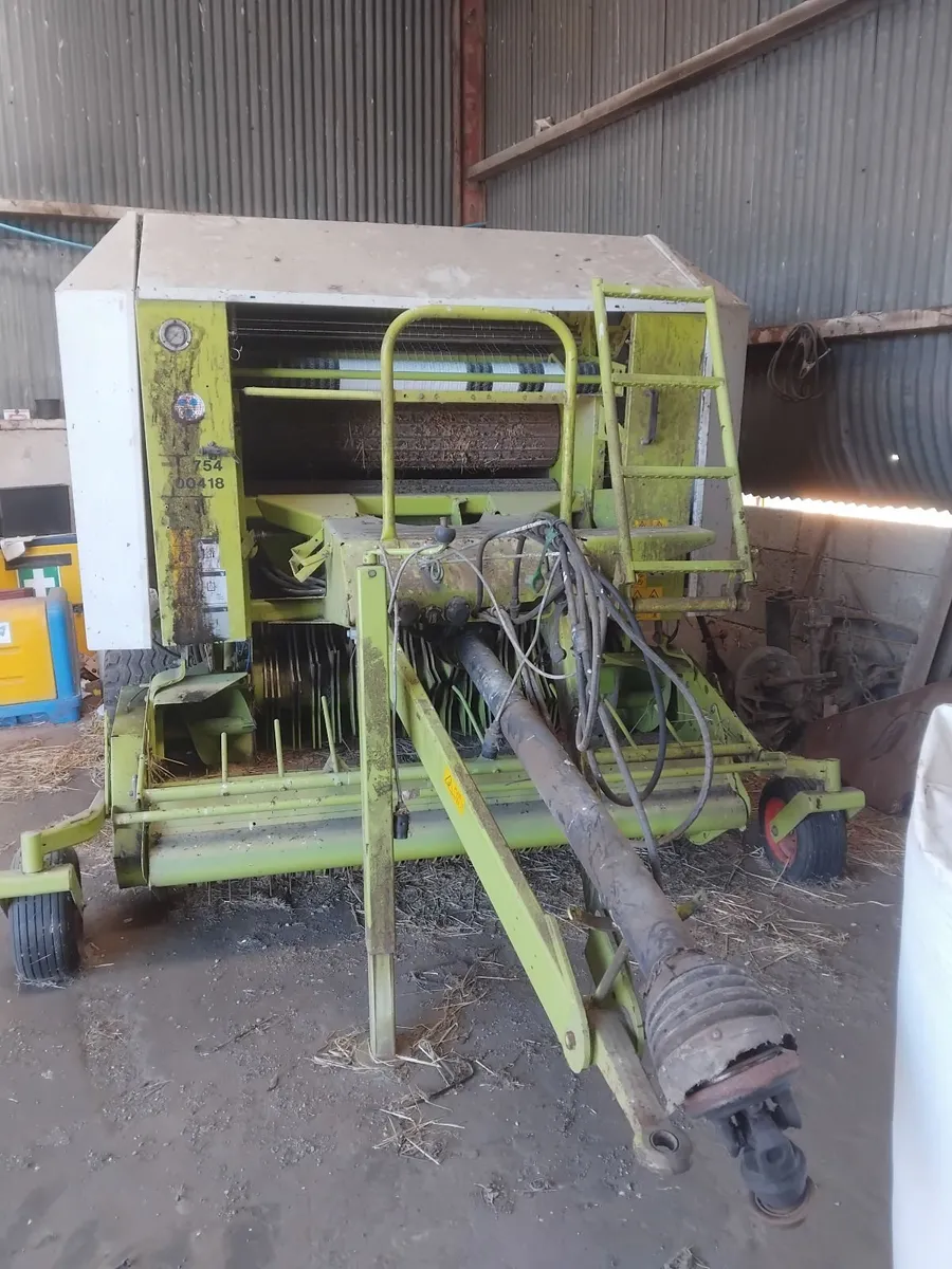 Claas 254 baler - Image 2
