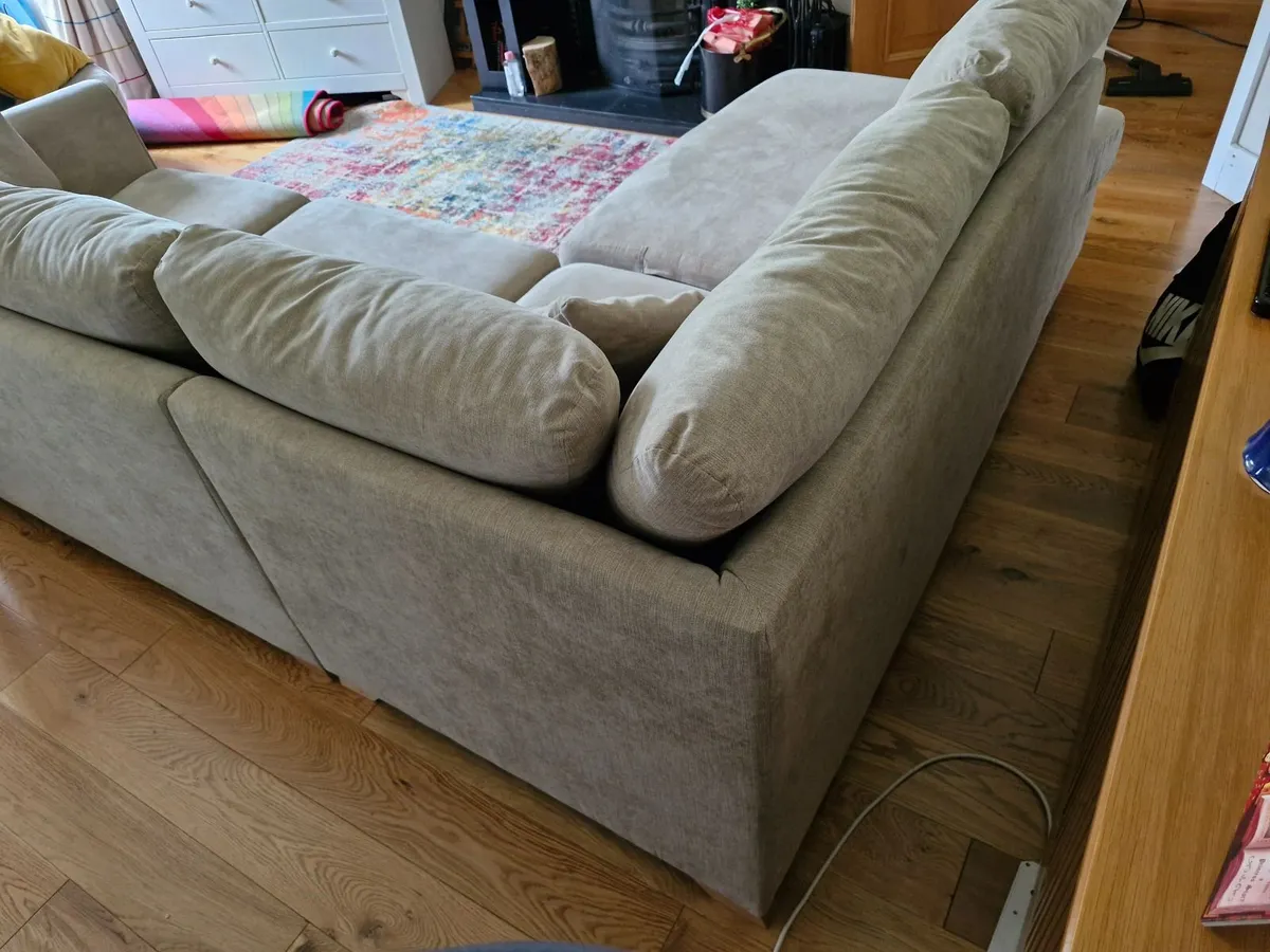 L Shaped Corner Sofa. - Image 2