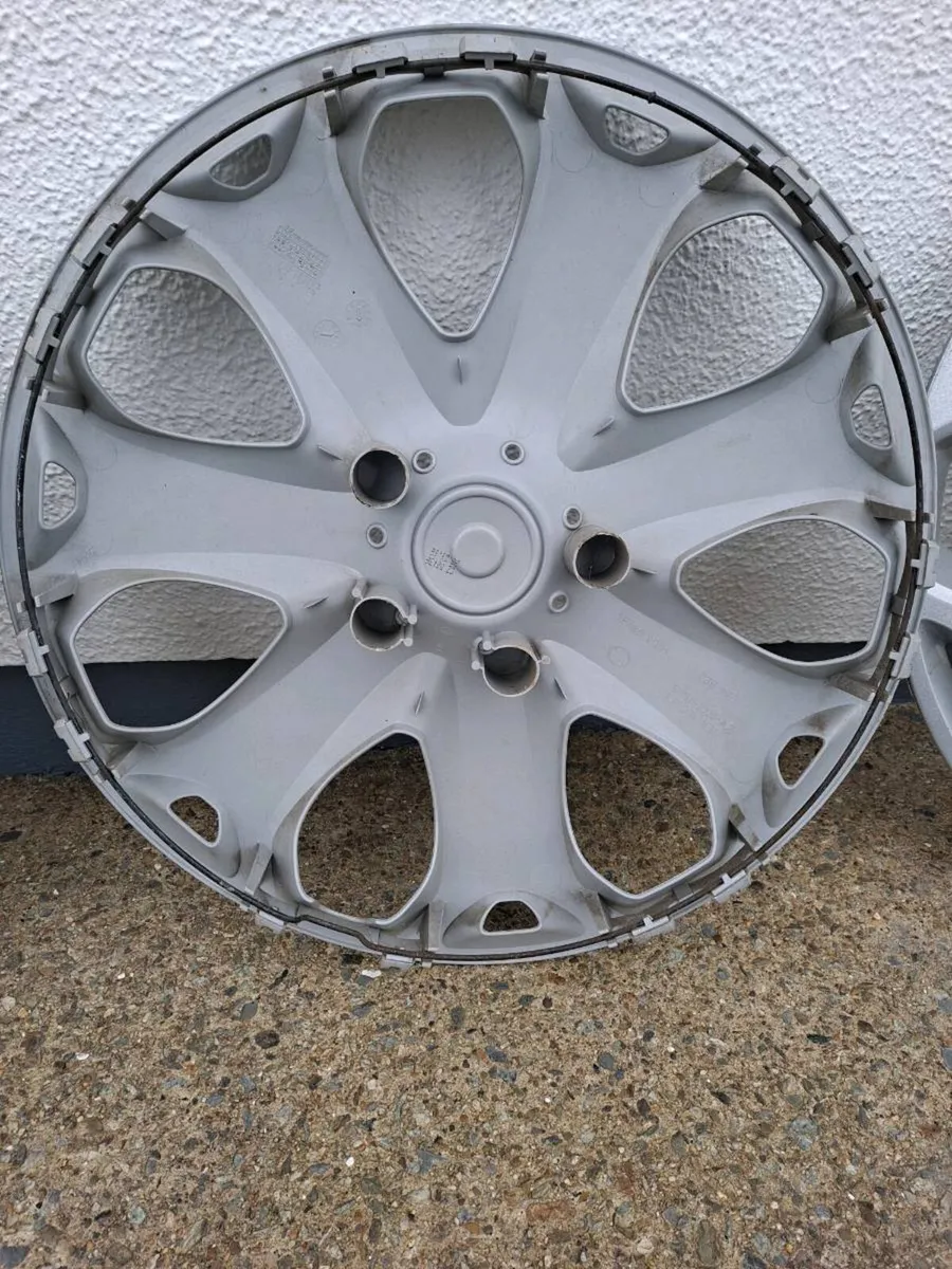 Original Ford Wheel trims. - Image 3