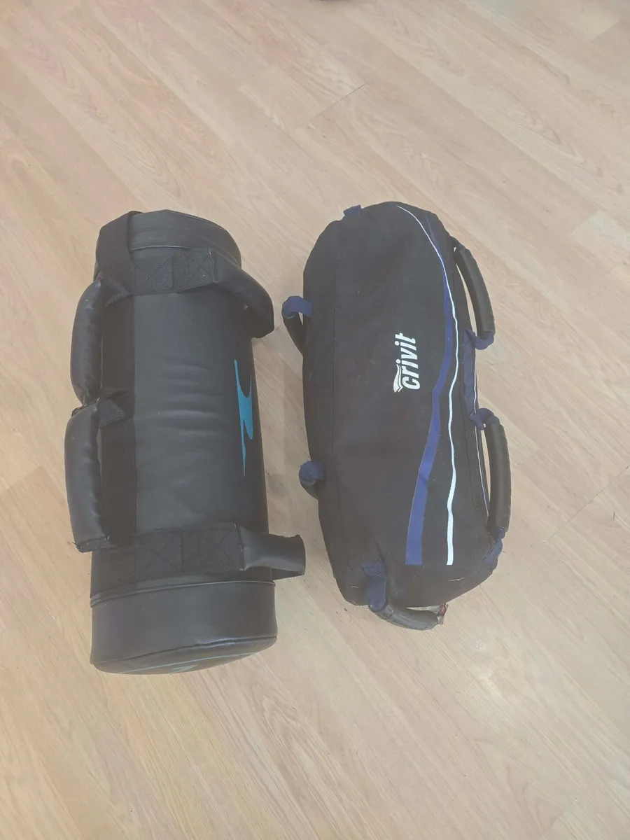 2 × sandbag