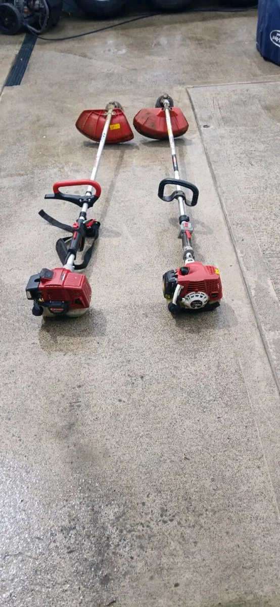 2 Trimmers - Image 2