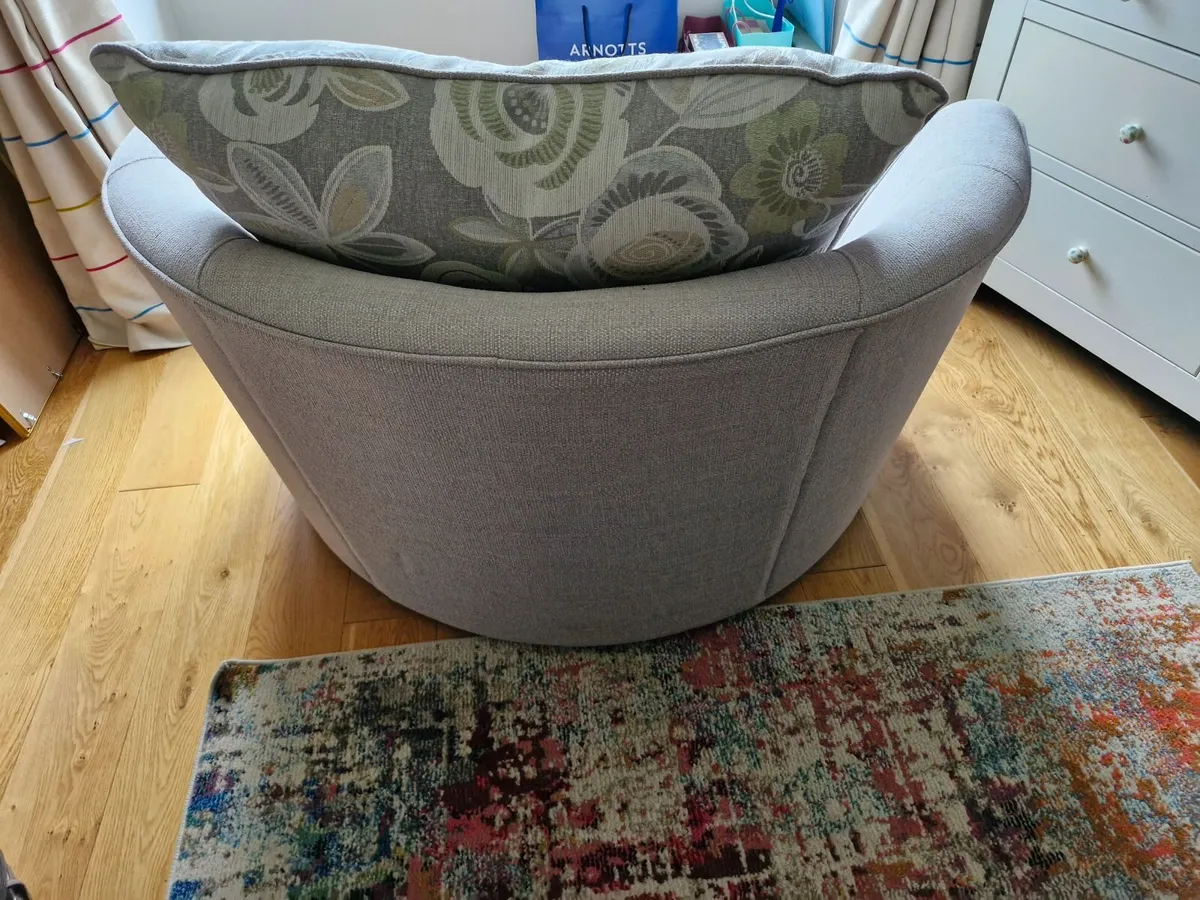 Swivel Armchair - Image 2