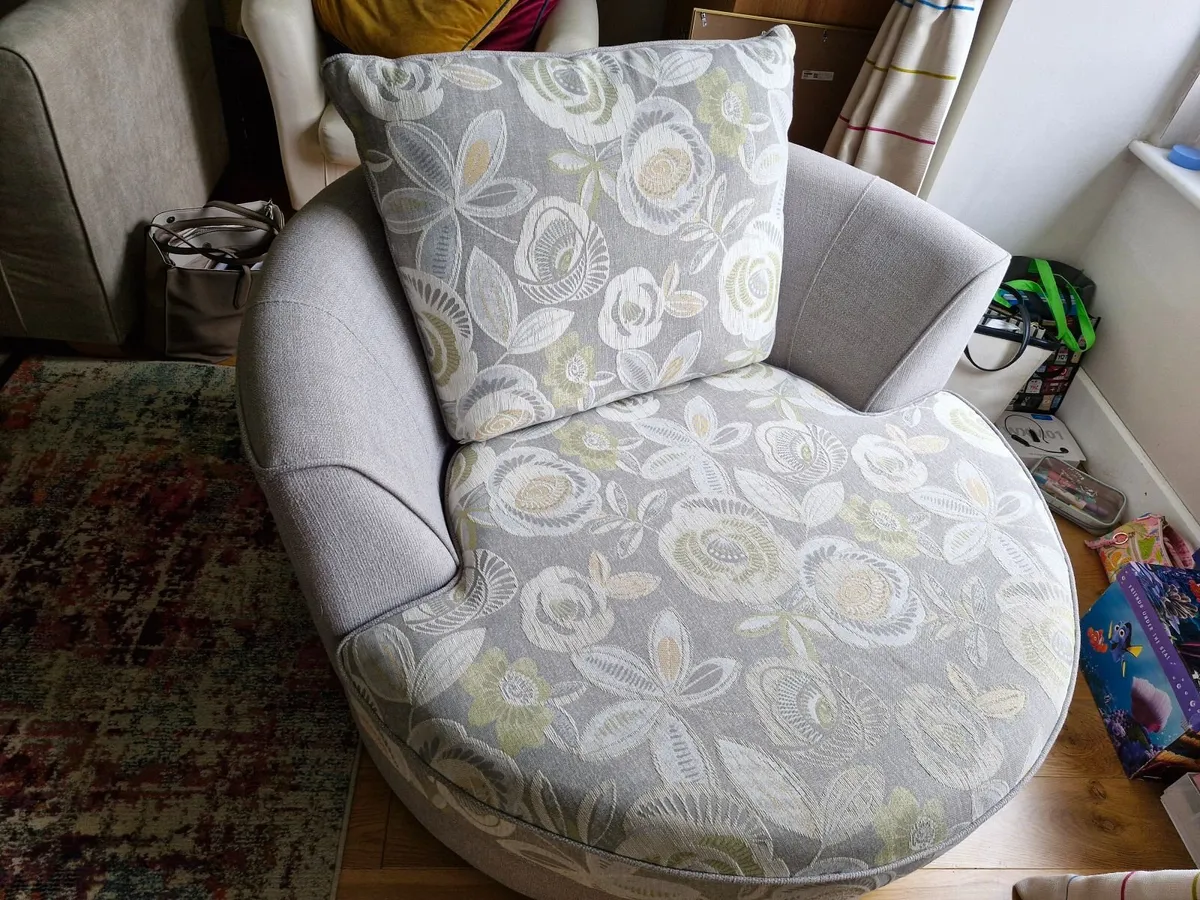 Swivel Armchair - Image 3