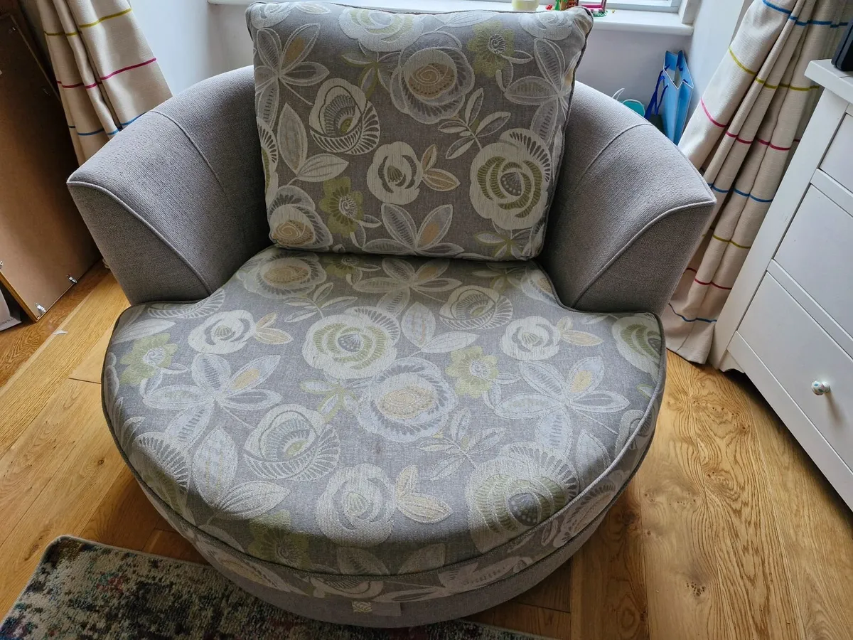 Swivel Armchair - Image 4