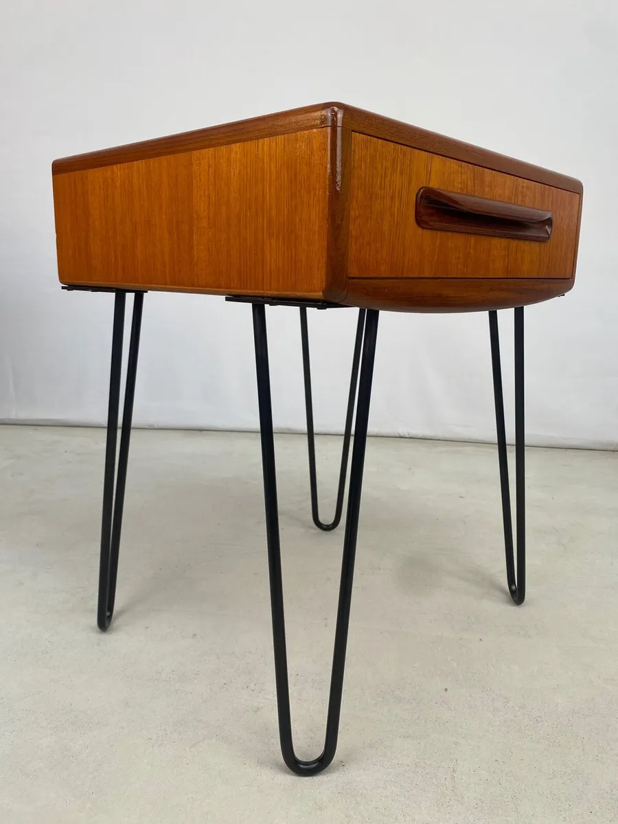 Fabulous Pair of Mid Century G Plan Bedside Tables - Image 4