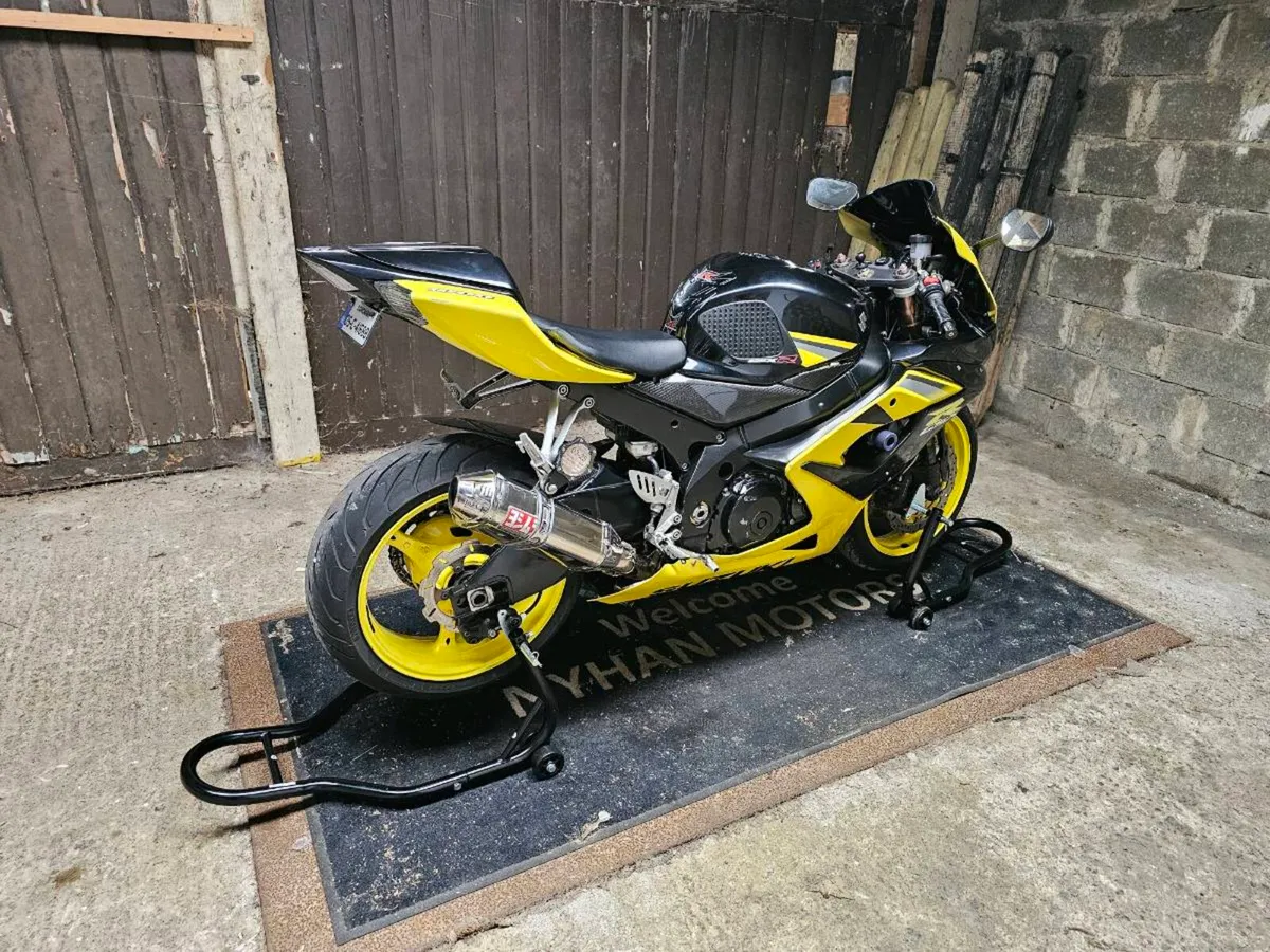 Suzuki gsxr 1000 K5 - Image 1