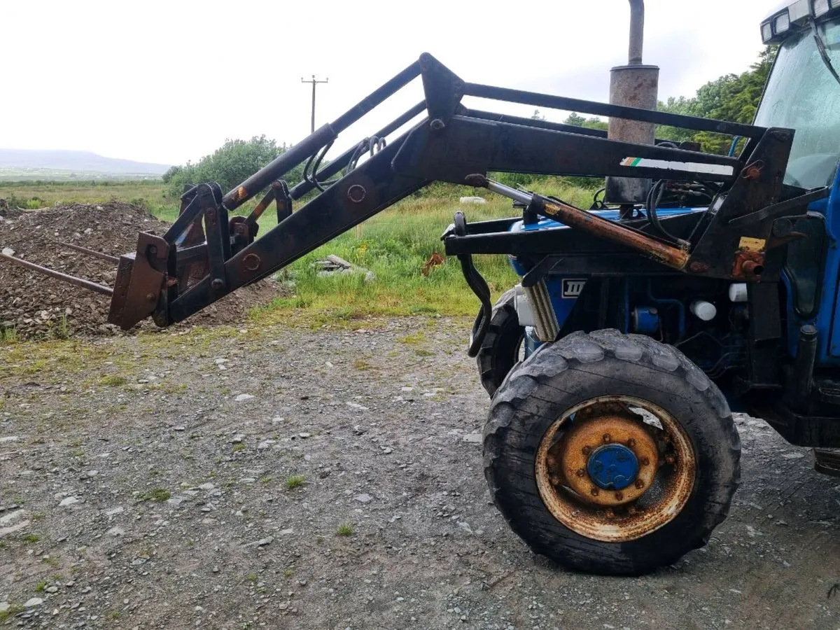 Ford 10 series loader - Image 2