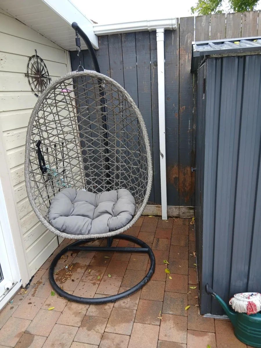 Egg chair