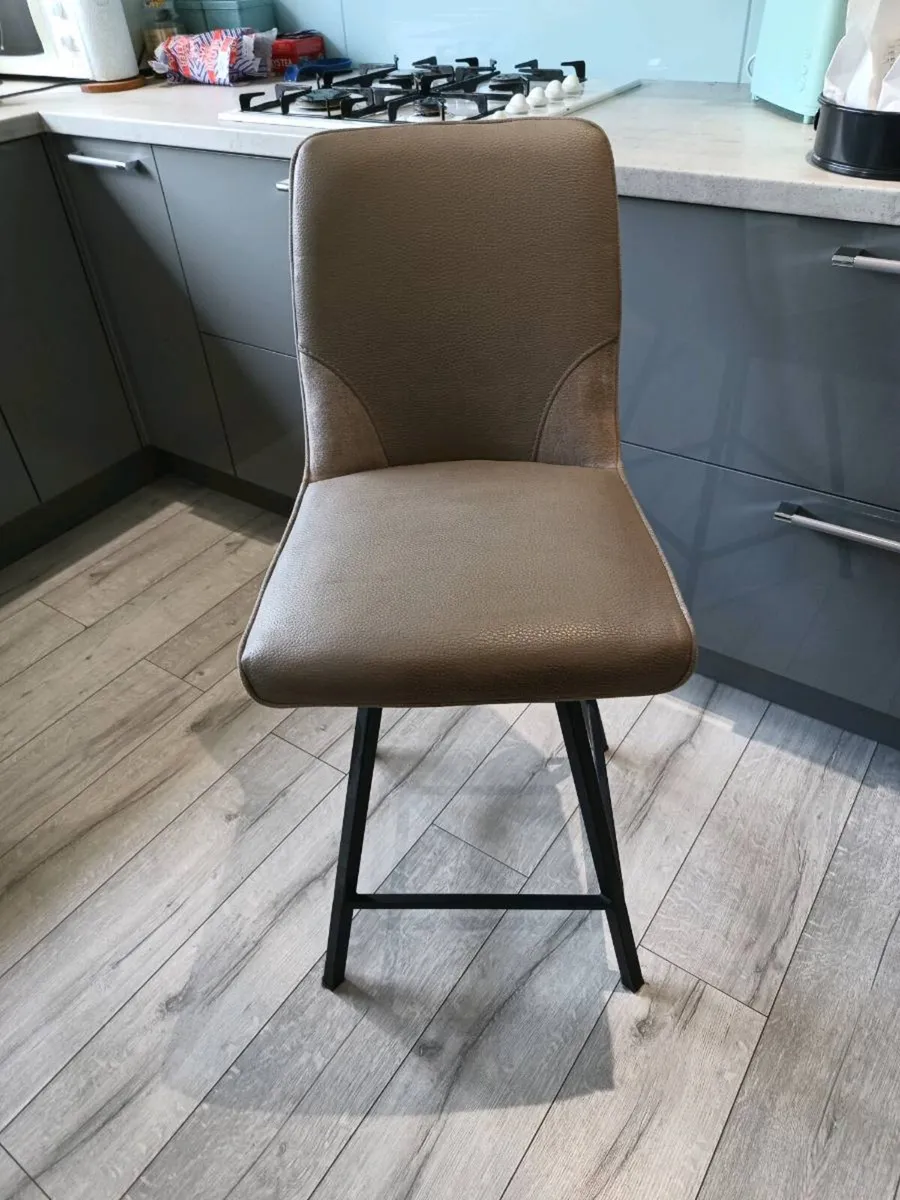 Bar stool - Image 1