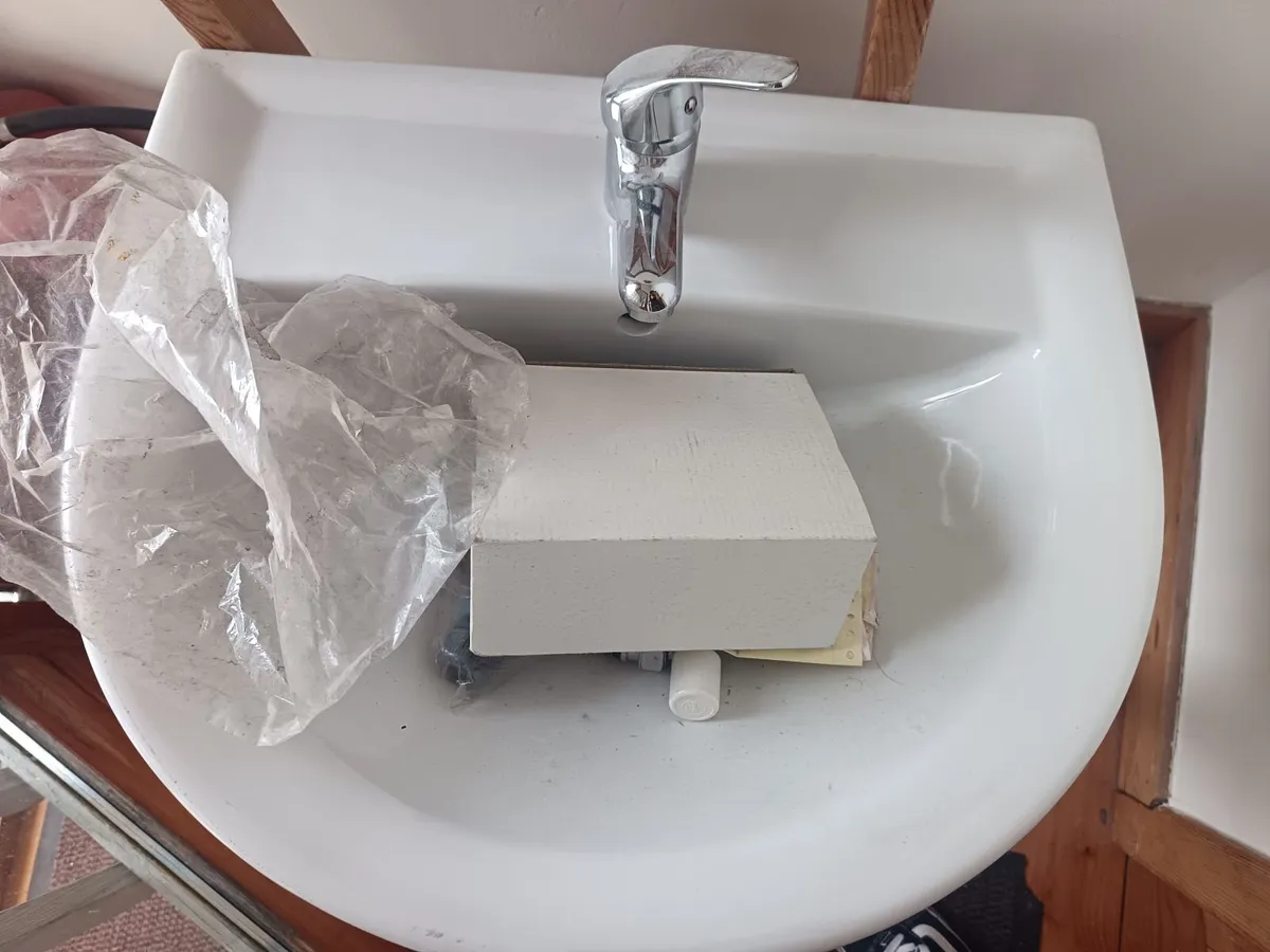 New bathroom basin and pedestal - Image 3