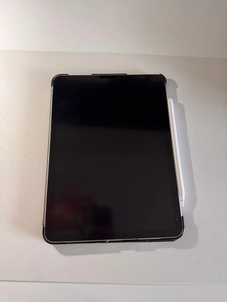 Apple iPad Air 5th Generation M1 and Apple Pencil 2nd Gen - Image 2