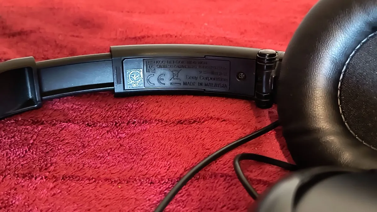 Sony MDR-NC60 Headphones with active noise reducti - Image 4