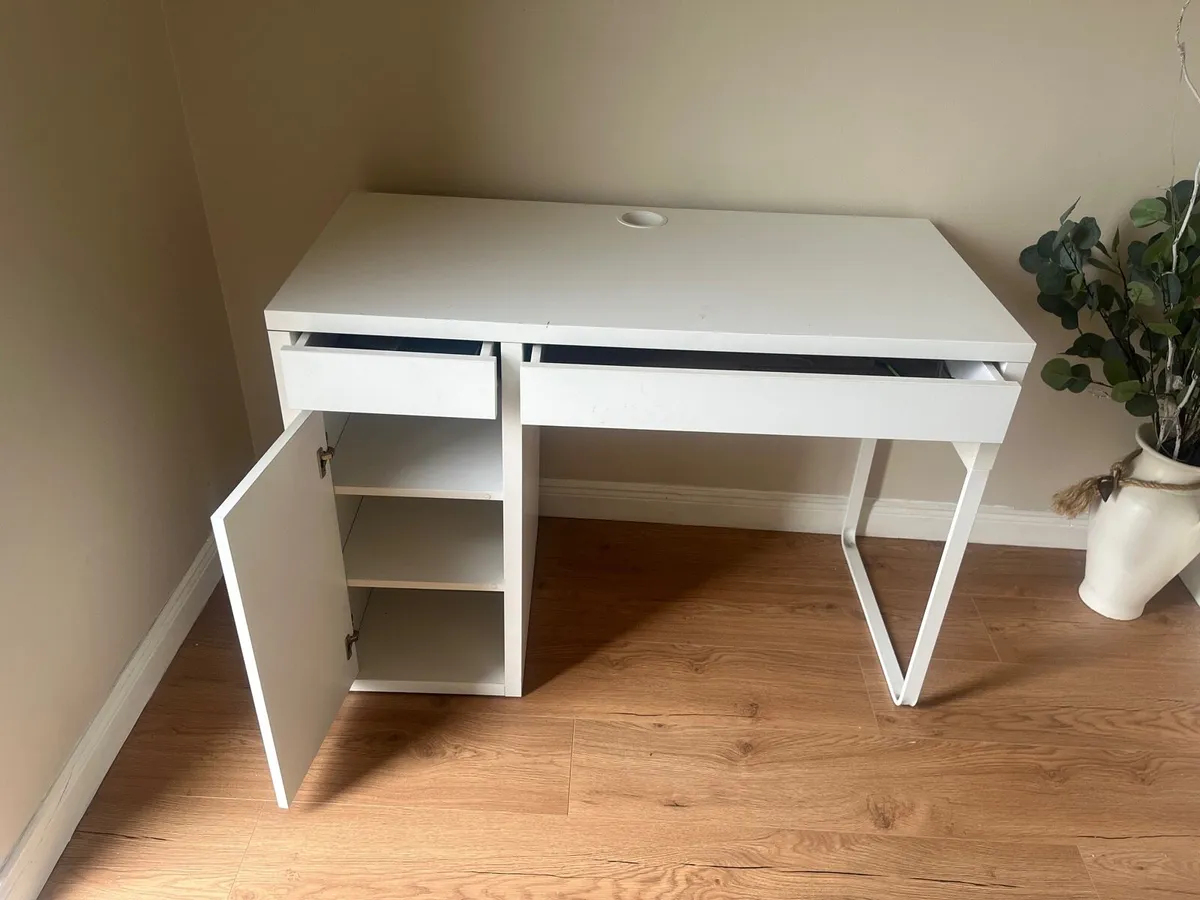 Study desk - Image 2