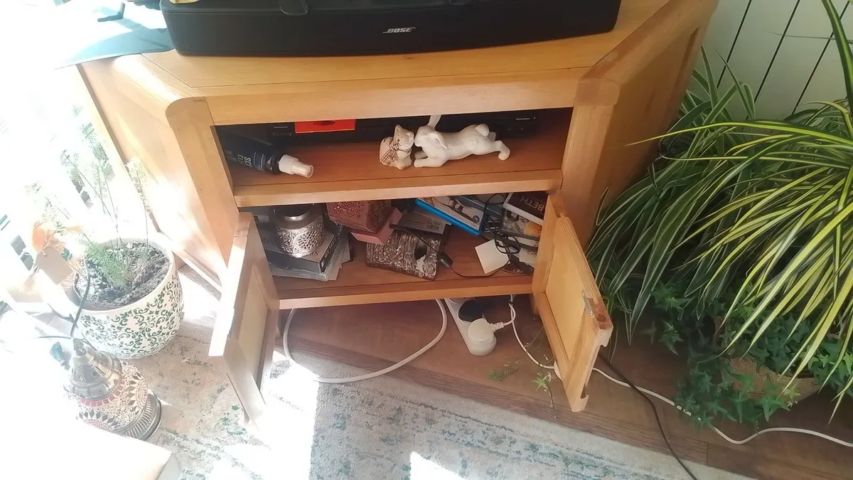 Corner tv stand - Image 1