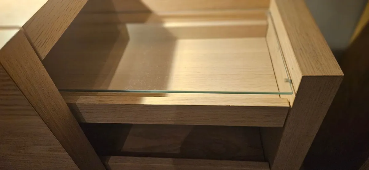 king size bed incl back and bedside tables - Image 4