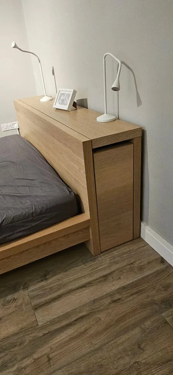 king size bed incl back and bedside tables - Image 2